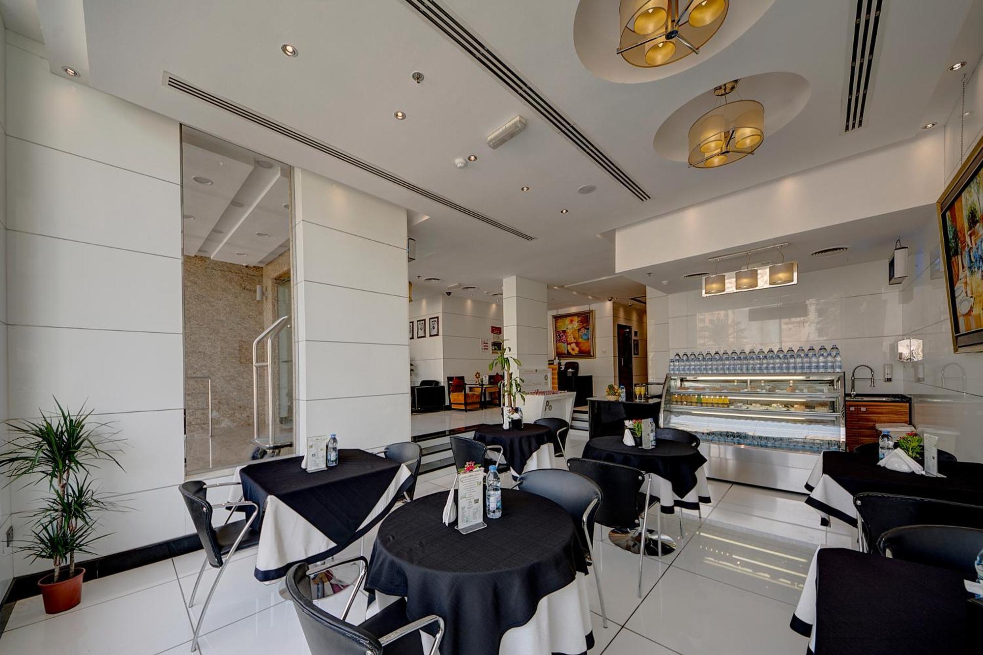 Rayan Hotel Corniche Schardscha Exterior foto