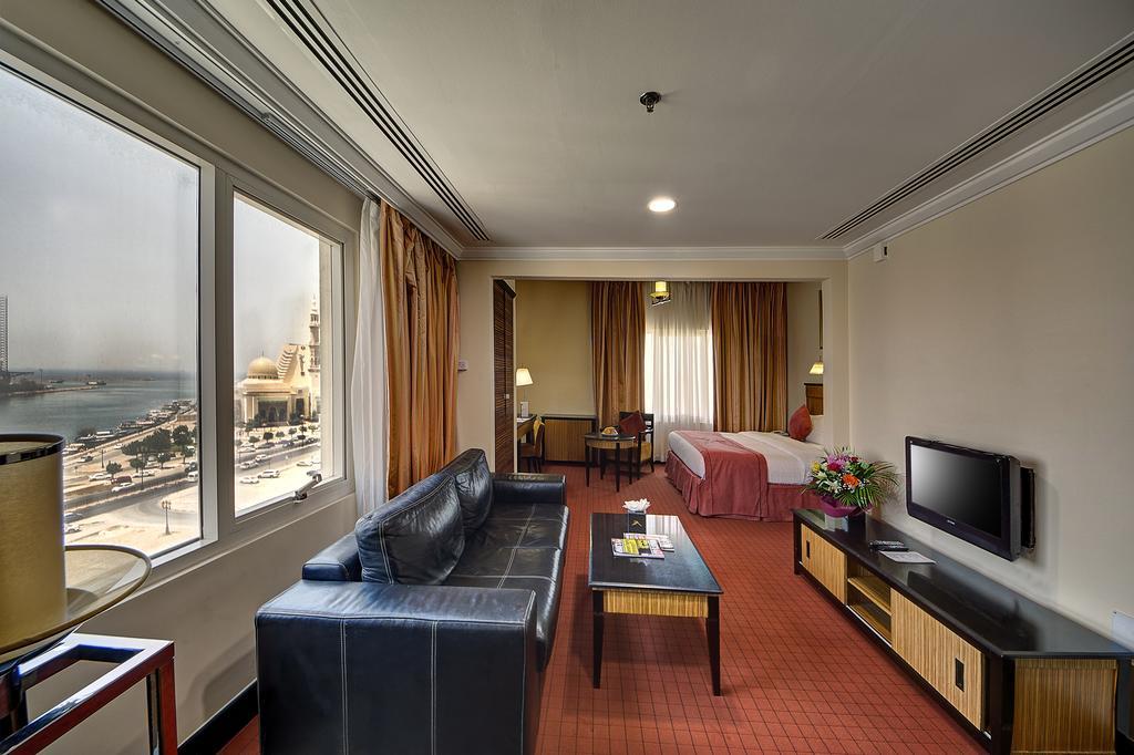 Rayan Hotel Corniche Schardscha Exterior foto