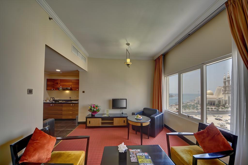 Rayan Hotel Corniche Schardscha Exterior foto