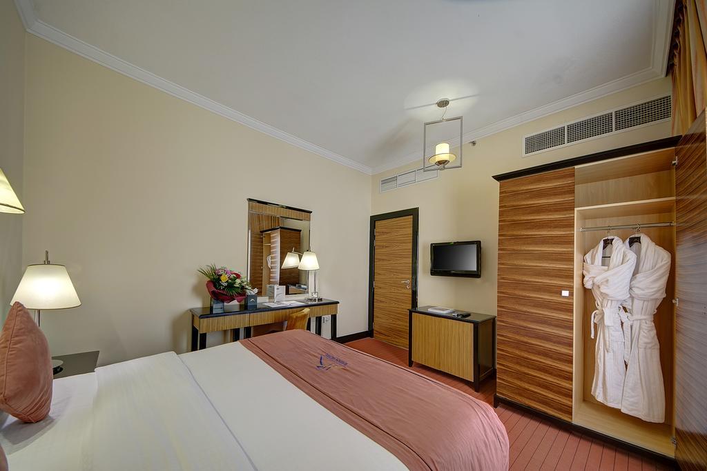 Rayan Hotel Corniche Schardscha Exterior foto