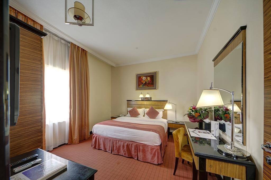 Rayan Hotel Corniche Schardscha Exterior foto